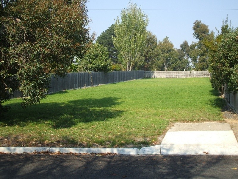 22 Inglis Avenue, Mirboo North VIC 3871
