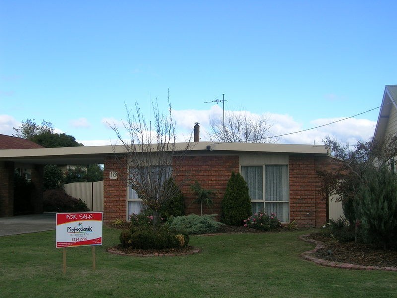 10 Littleton Avenue, Yinnar VIC 3869
