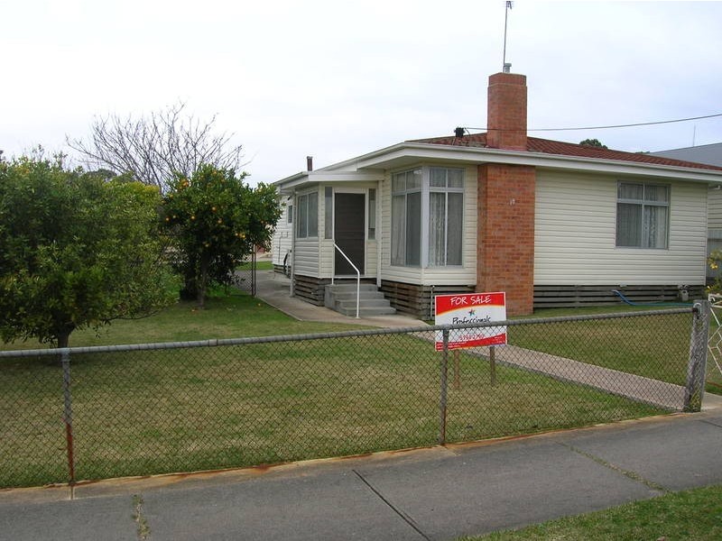 18 Joy Street, Morwell VIC 3840