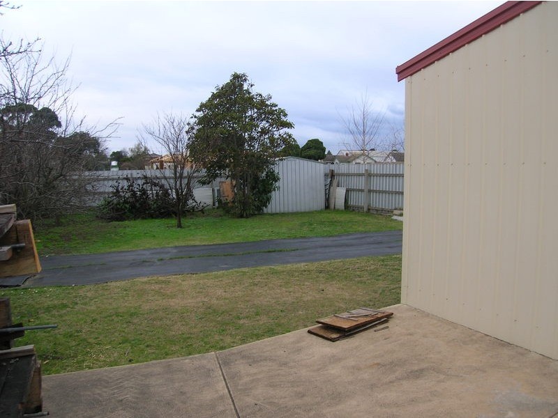 18 Joy Street, Morwell VIC 3840