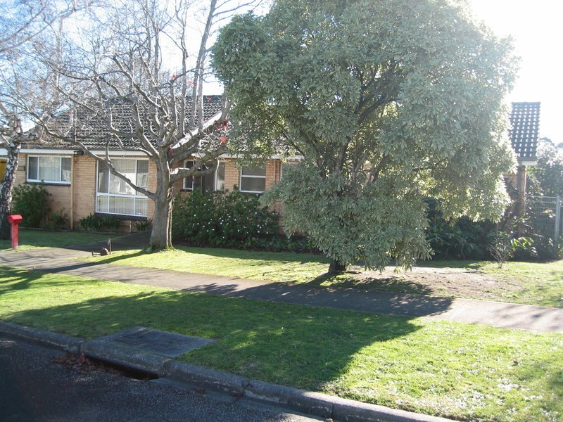 8 Sinclair Avenue, Morwell VIC 3840