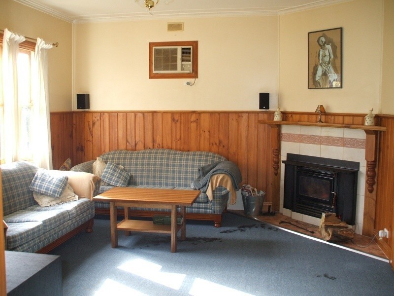38 Giles Street, Mirboo North VIC 3871