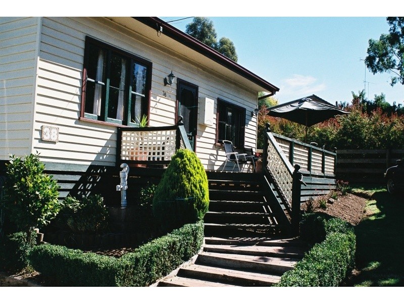 38 Giles Street, Mirboo North VIC 3871