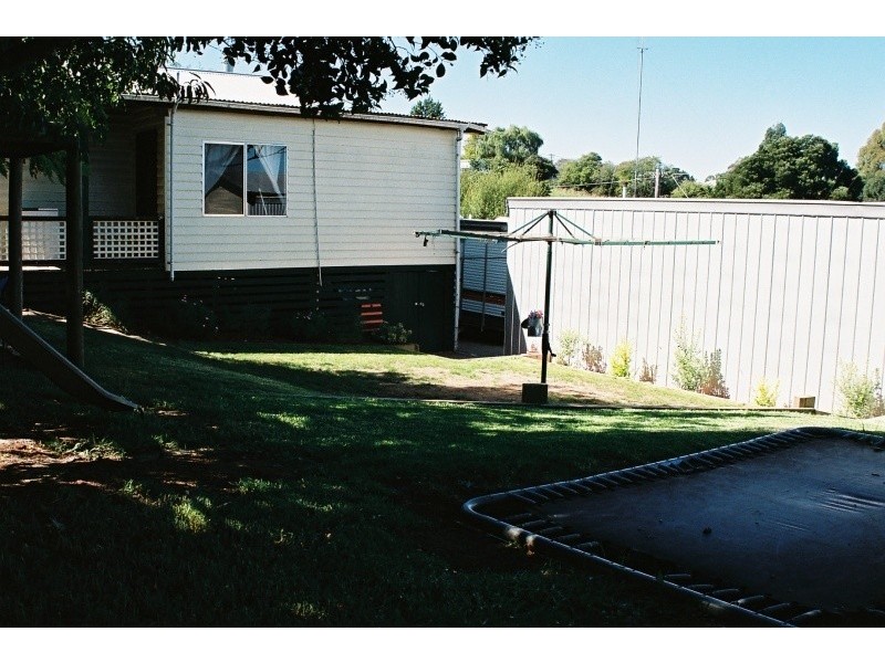 38 Giles Street, Mirboo North VIC 3871