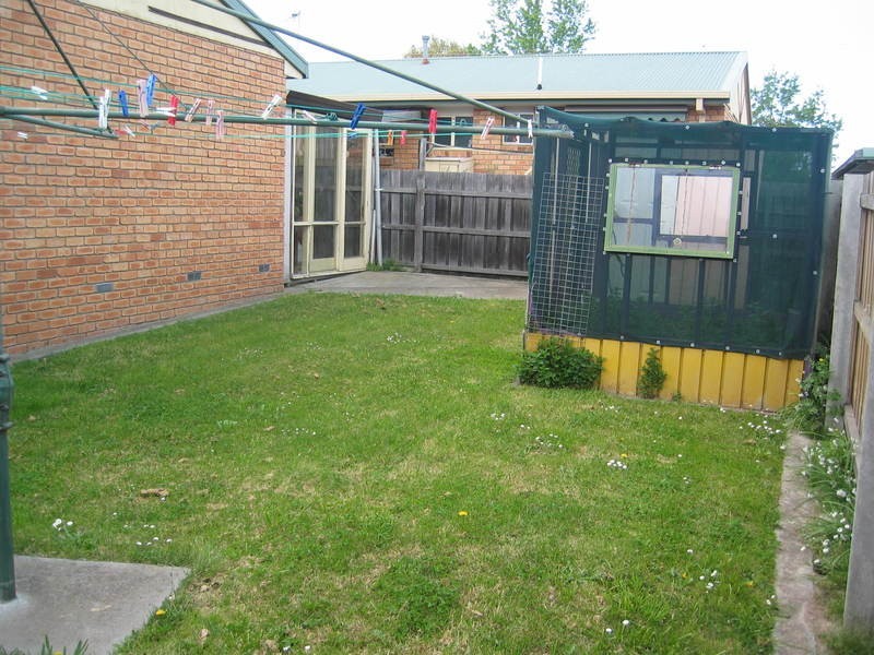 1&2/10 Sinclair Avenue, Morwell VIC 3840