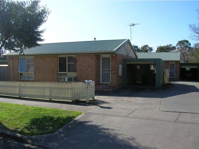 1&2/10 Sinclair Avenue, Morwell VIC 3840