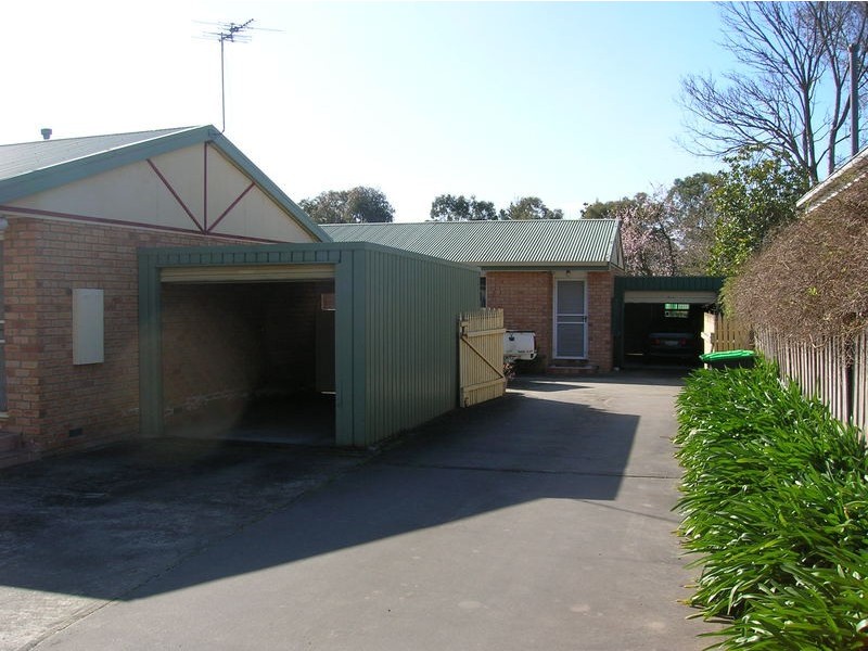 1&2/10 Sinclair Avenue, Morwell VIC 3840