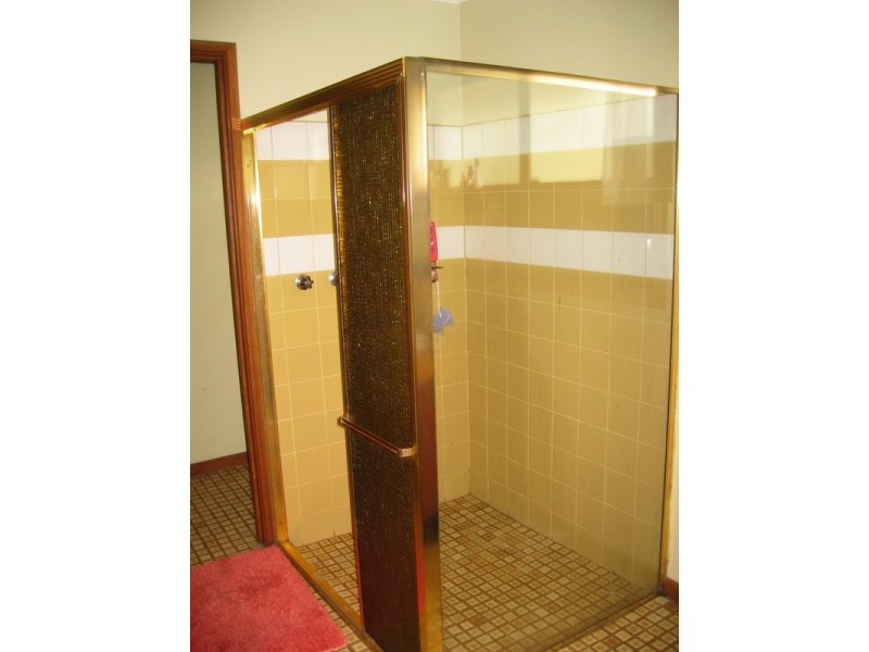 2 & 3/43 Waratah Drive, Morwell VIC 3840