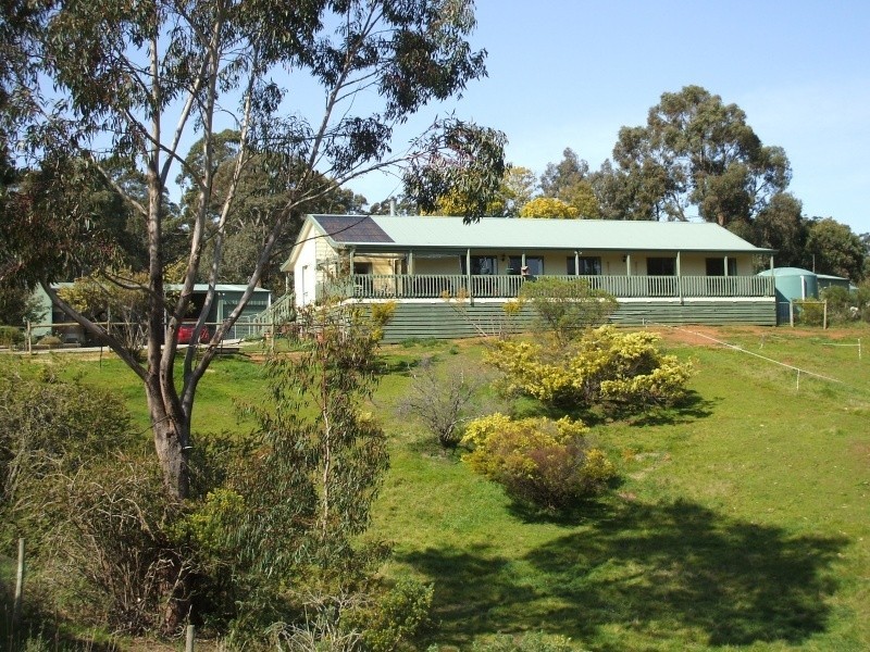 3 Hilltop Court, Mirboo North VIC 3871