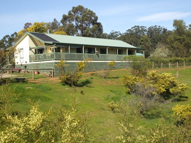 3 Hilltop Court, Mirboo North VIC 3871