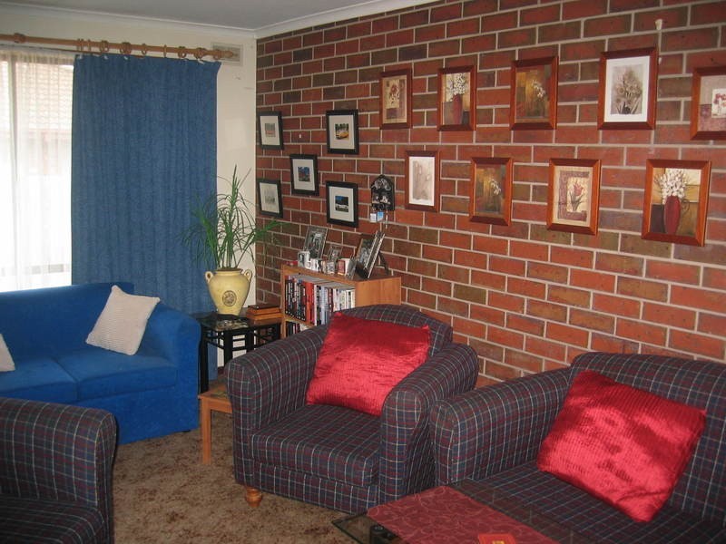 2/30 Saxtons Drive, Moe VIC 3825