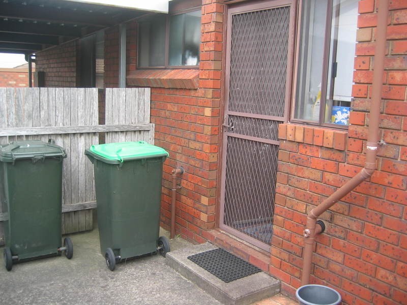 2/30 Saxtons Drive, Moe VIC 3825