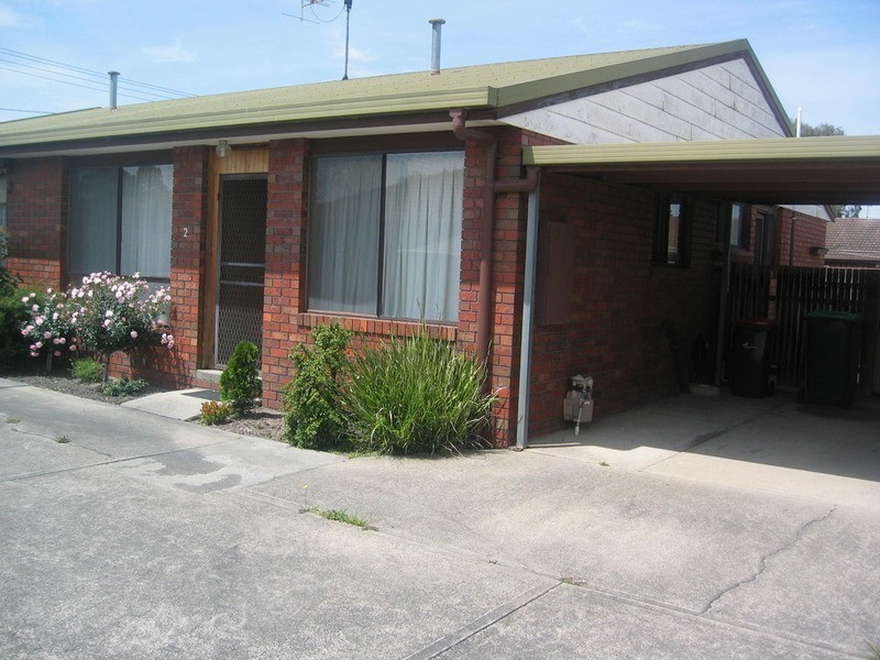 2/30 Saxtons Drive, Moe VIC 3825