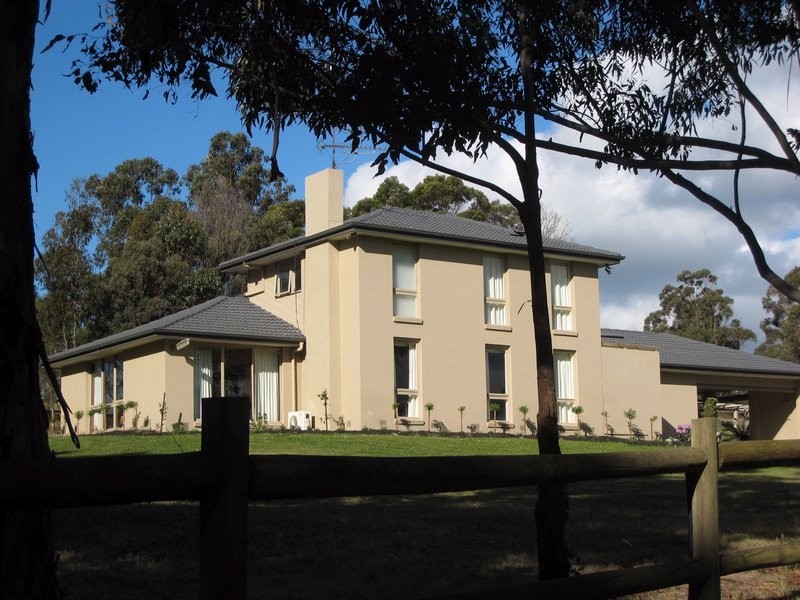 15 Farrans Road, Hazelwood South VIC 3840