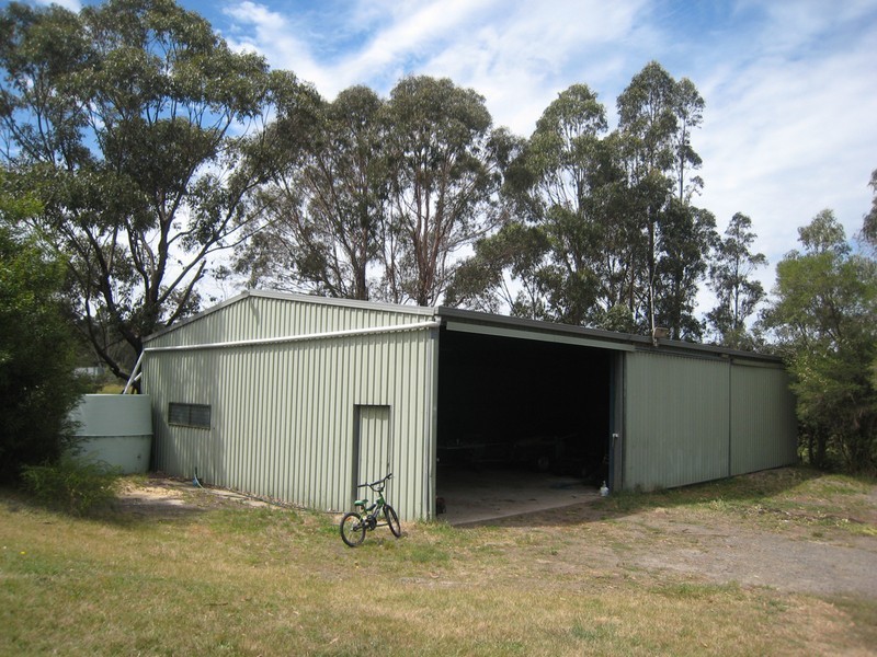 15 Farrans Road, Hazelwood South VIC 3840