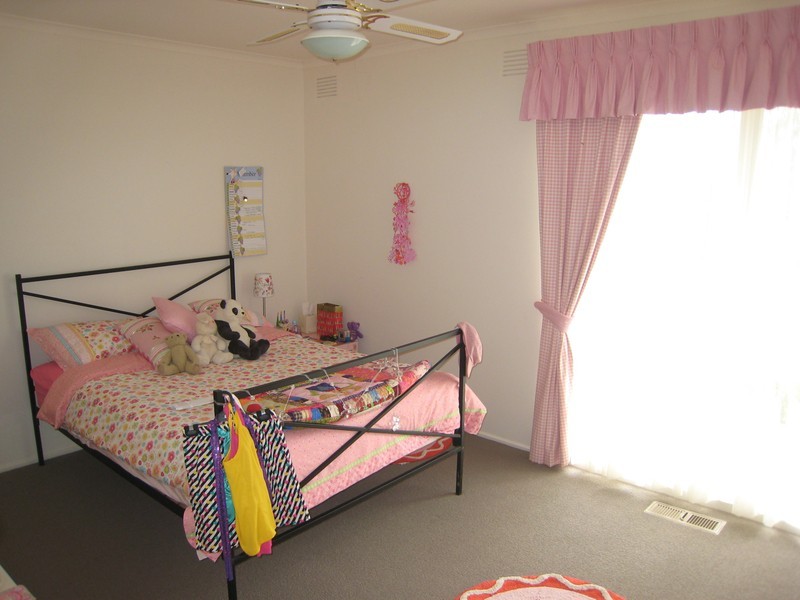 15 Farrans Road, Hazelwood South VIC 3840