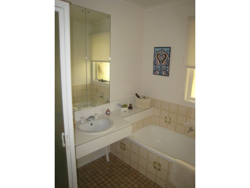 15 Farrans Road, Hazelwood South VIC 3840