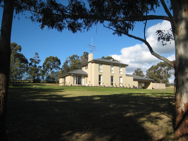 15 Farrans Road, Hazelwood South VIC 3840