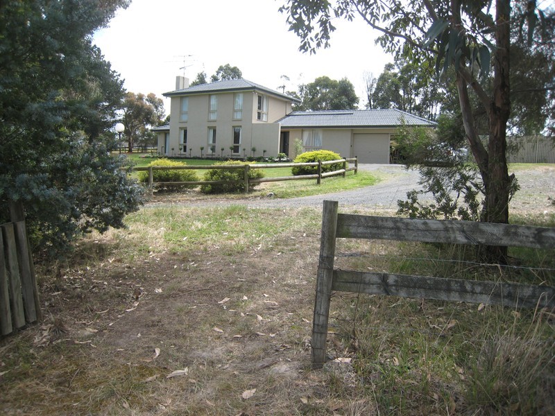 15 Farrans Road, Hazelwood South VIC 3840