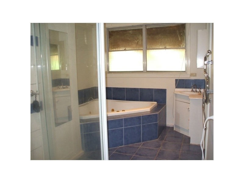 12 Peacock Street, Mirboo North VIC 3871