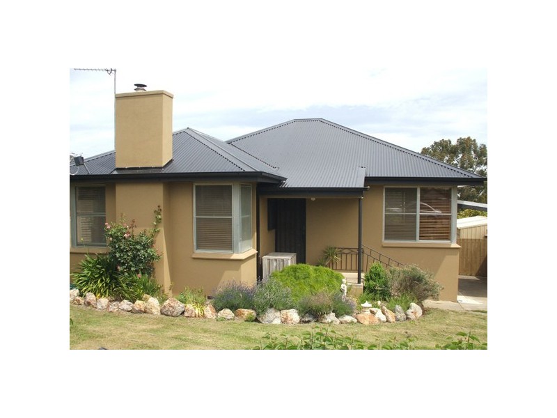 12 Peacock Street, Mirboo North VIC 3871