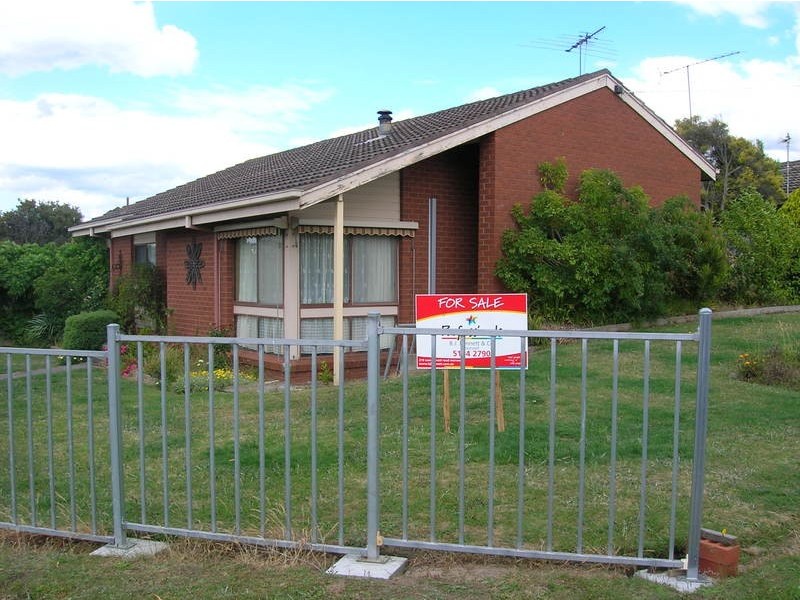 14 Willow Street, Churchill VIC 3842