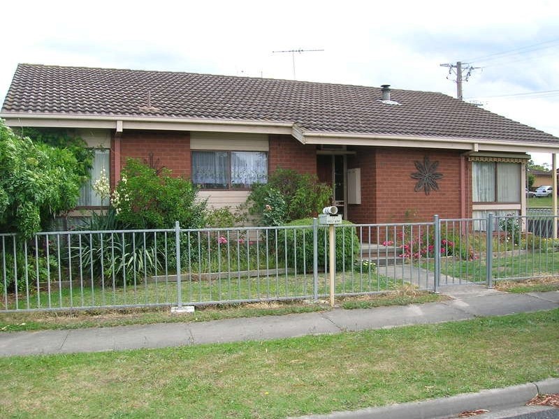 14 Willow Street, Churchill VIC 3842