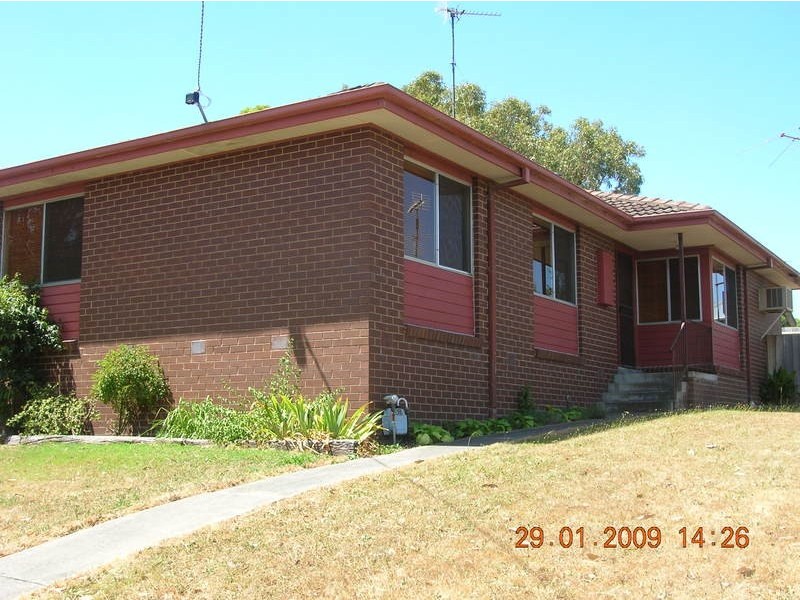 27 Banksia Crescent, Churchill VIC 3842