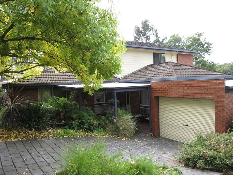 24 Balding Street, Mirboo North VIC 3871