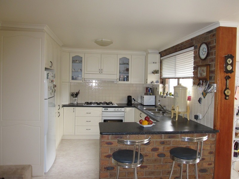 24 Balding Street, Mirboo North VIC 3871