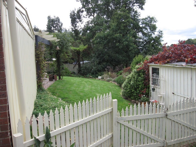 24 Balding Street, Mirboo North VIC 3871