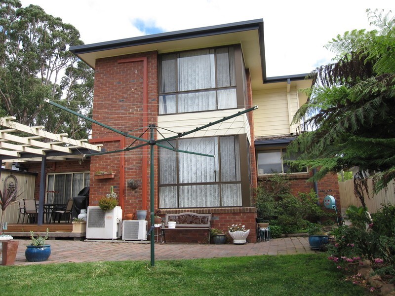 24 Balding Street, Mirboo North VIC 3871