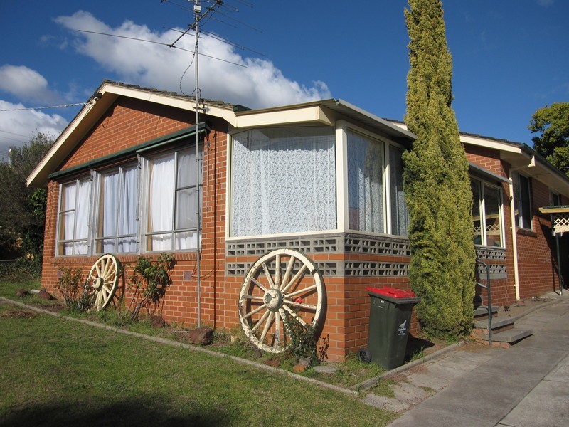 13 Wattle Crescent, Churchill VIC 3842