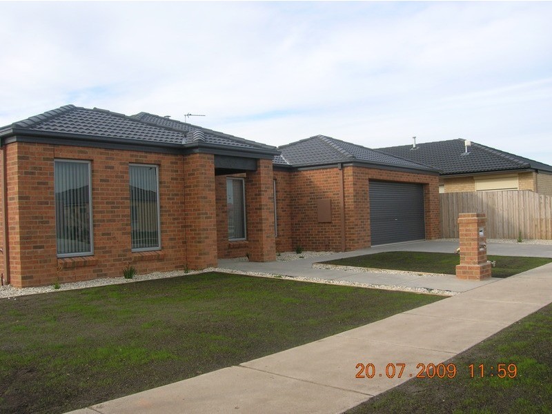 16 Cobon Court, Morwell VIC 3840
