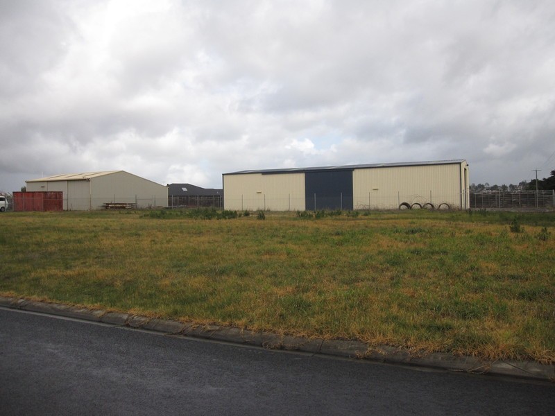 156 & 158 Crinigan Road, Morwell VIC 3840