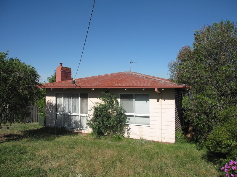10 Doolan Street, Morwell VIC 3840