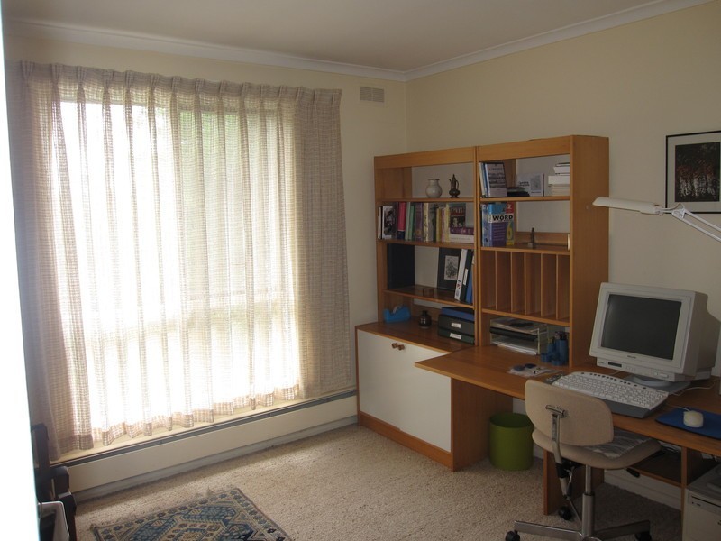 18 Latter Grove, Churchill VIC 3842