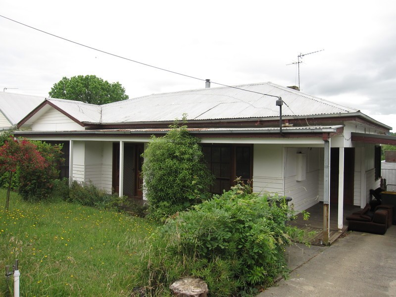 33 Couper Street, Mirboo North VIC 3871