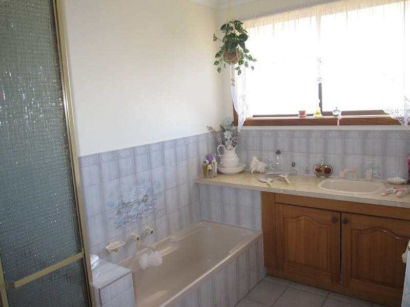 31 Giles Street, Mirboo North VIC 3871