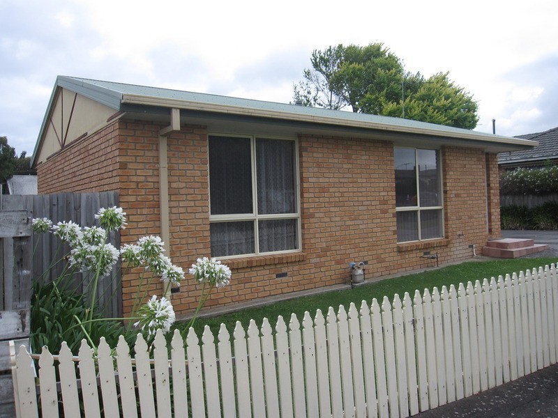 A & B/10 Sinclair Avenue, Morwell VIC 3840