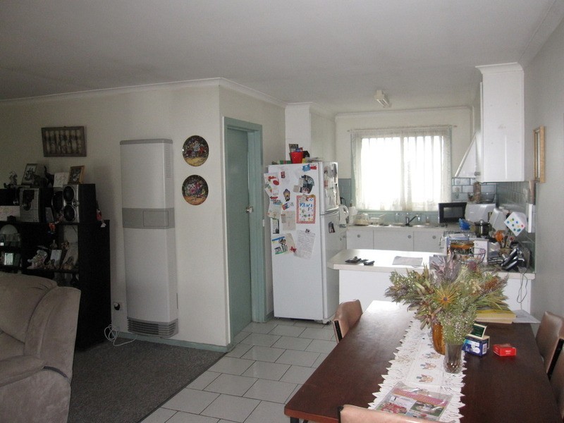 A & B/10 Sinclair Avenue, Morwell VIC 3840