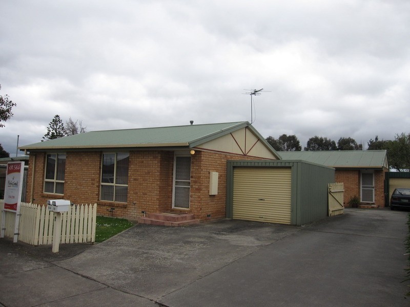 A & B/10 Sinclair Avenue, Morwell VIC 3840