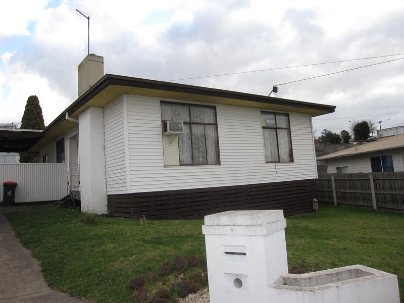 8 Dunbar Avenue, Morwell VIC 3840