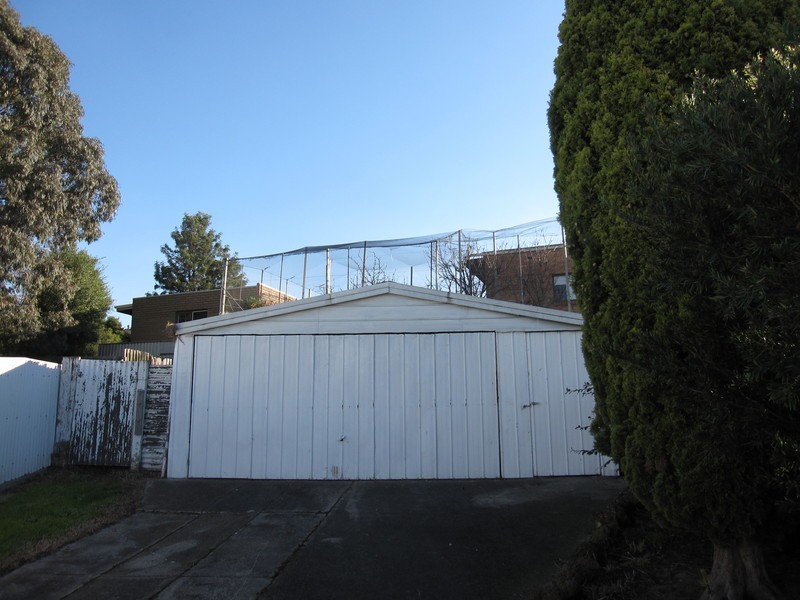 8 Dunbar Avenue, Morwell VIC 3840