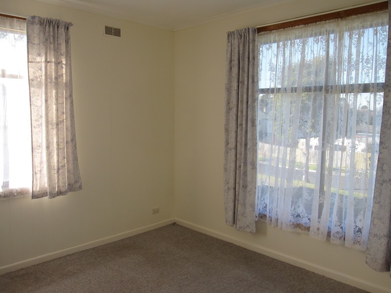8 Dunbar Avenue, Morwell VIC 3840