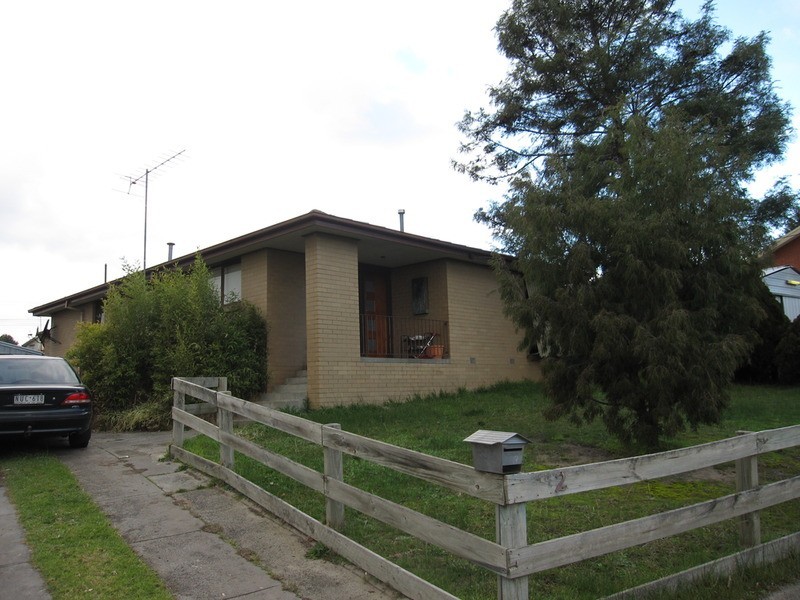 2 Maple Crescent, Churchill VIC 3842