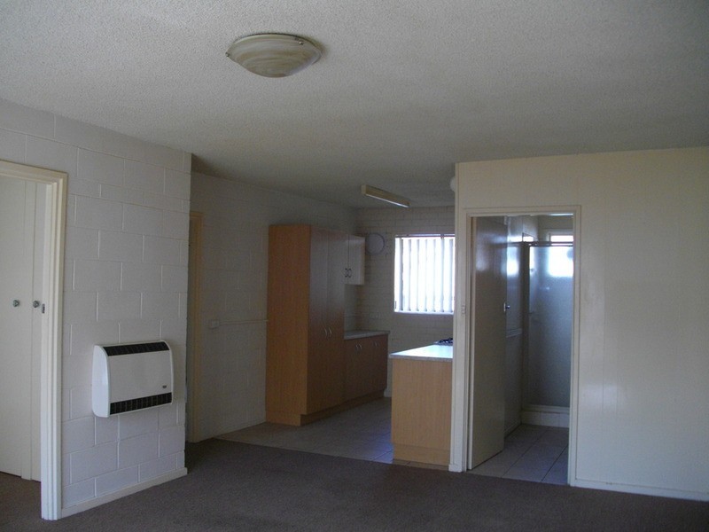 2/18 Hopetoun Street, Morwell VIC 3840