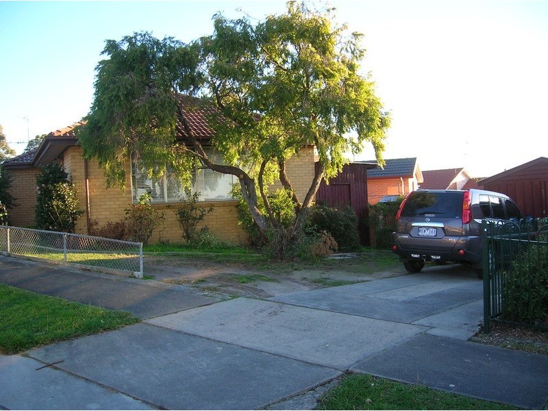 17 Heesom Crescent, Churchill VIC 3842