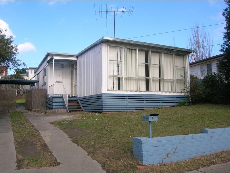 16 Dunbar Avenue, Morwell VIC 3840