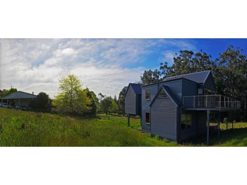 26 Railway Road, Mirboo North VIC 3871
